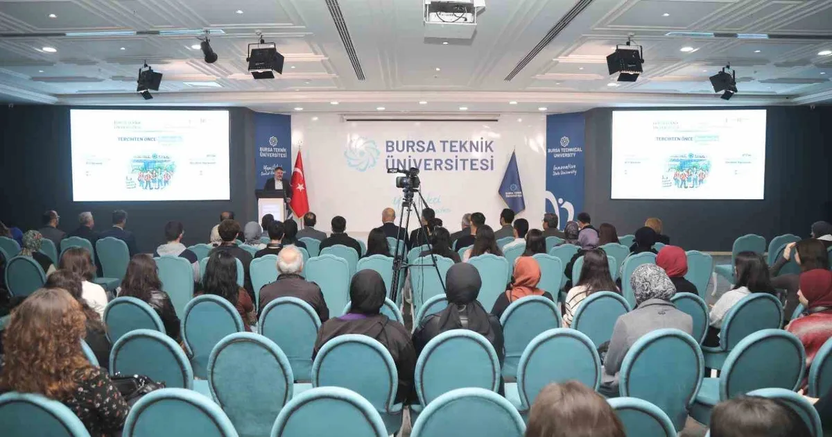 Gençler, Üniversite Hayatini Bir Ayda Deneyimleyecek