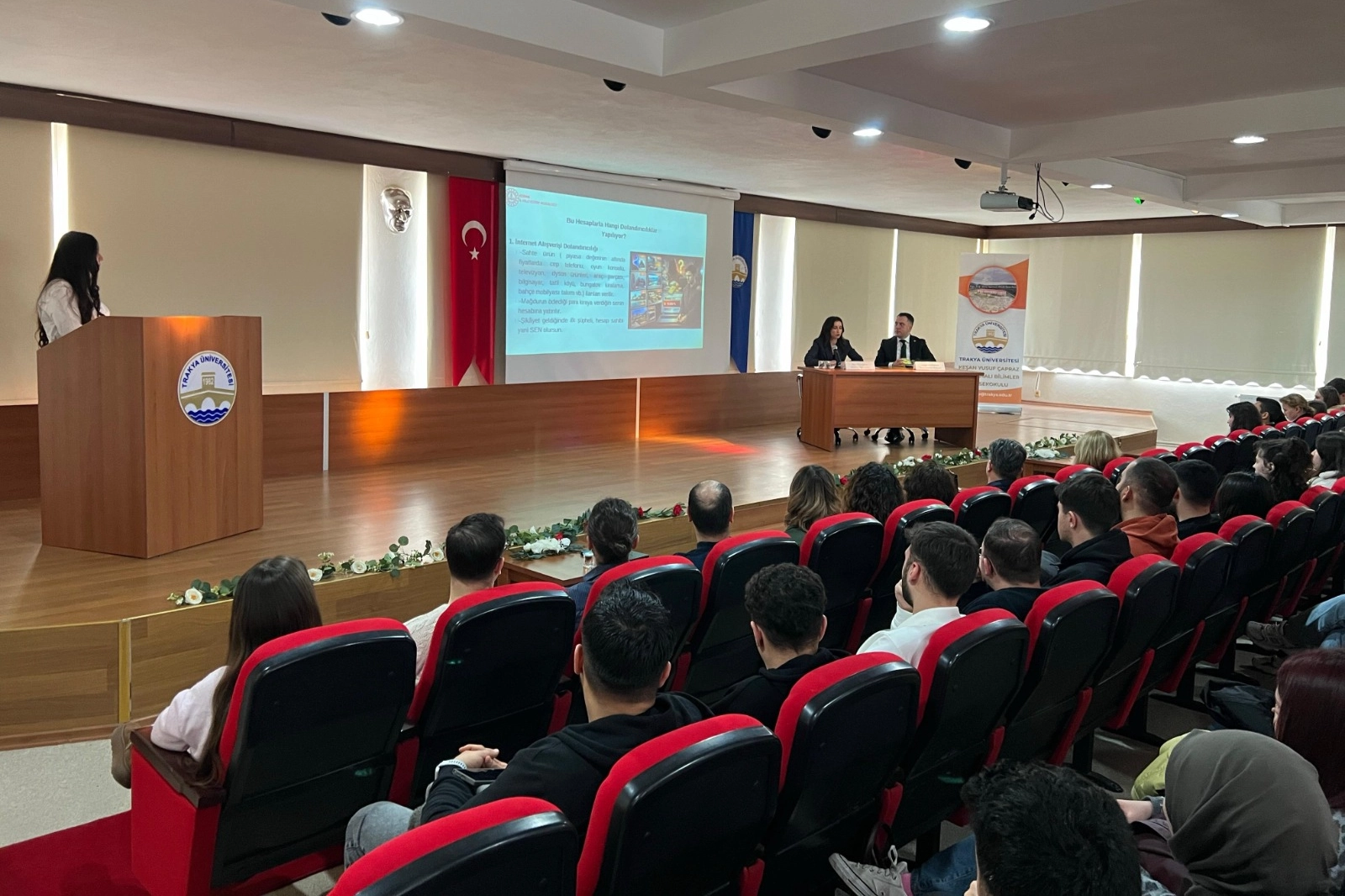 Gençlere Siber Suç Uyarısı: Hesap Kiralama Tehlikesi