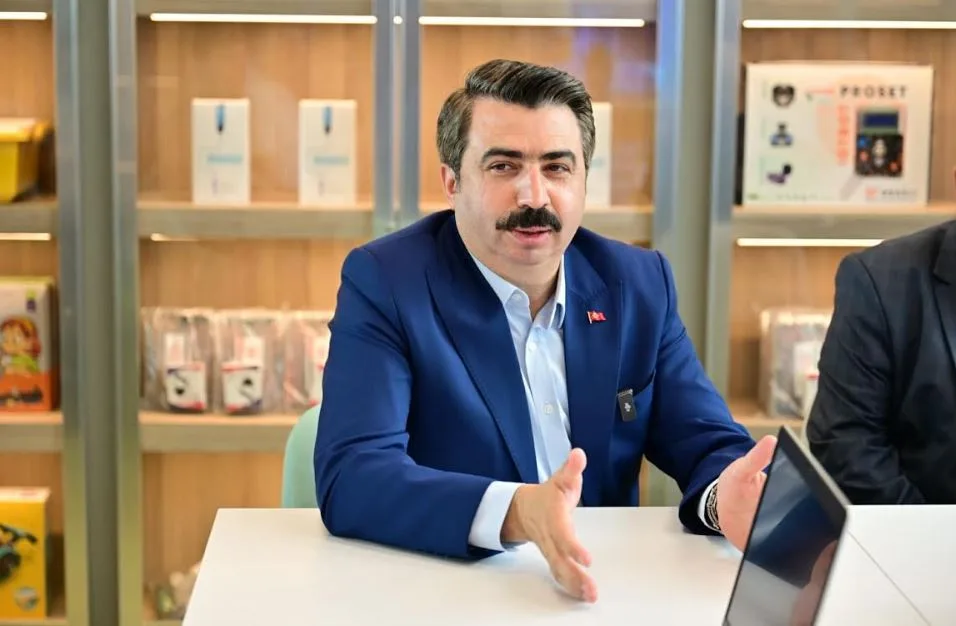 GENÇLERE TEKNOLOJİ VE YAPAY ZEKA EĞİTİMİ