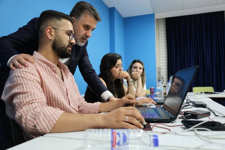 Gençlerin Yanında: Bursa’dan Destek Projeleri