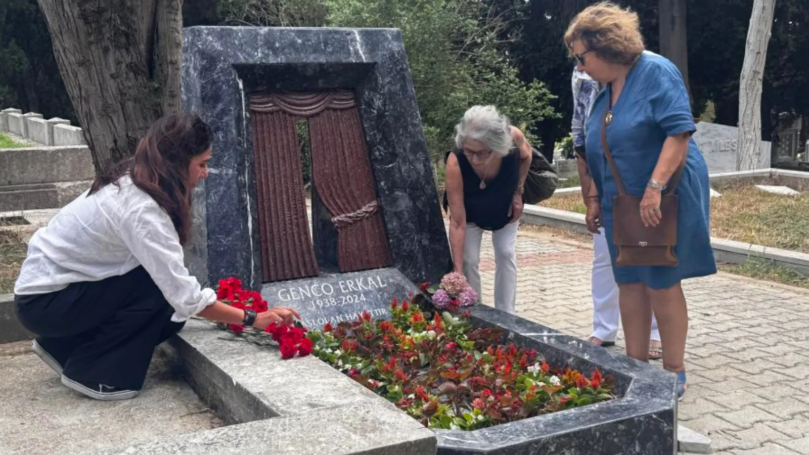Genco Erkal’ın Anıt Mezarı Törenle Açıldı