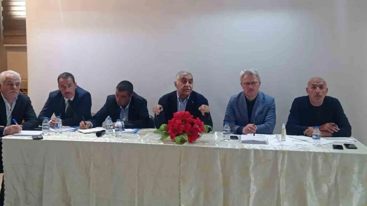 Genel Sekreter Aynalı, Muhtarlarla Sorunları Görüştü