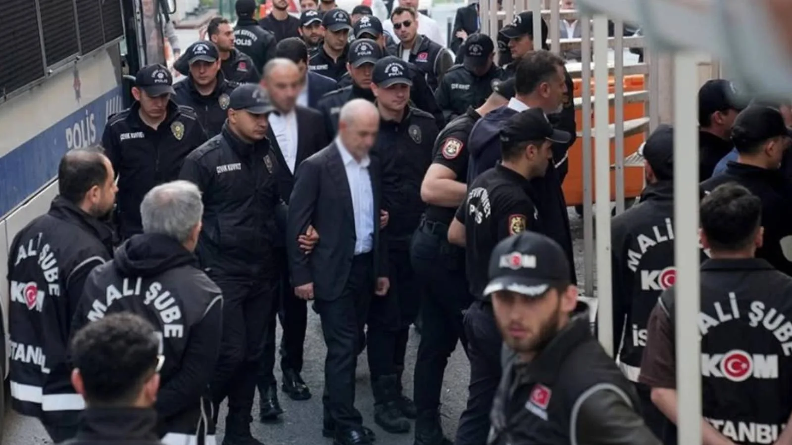 Gerilim Artarken, Anketler Türkiye’nin Nabzını Tutuyor