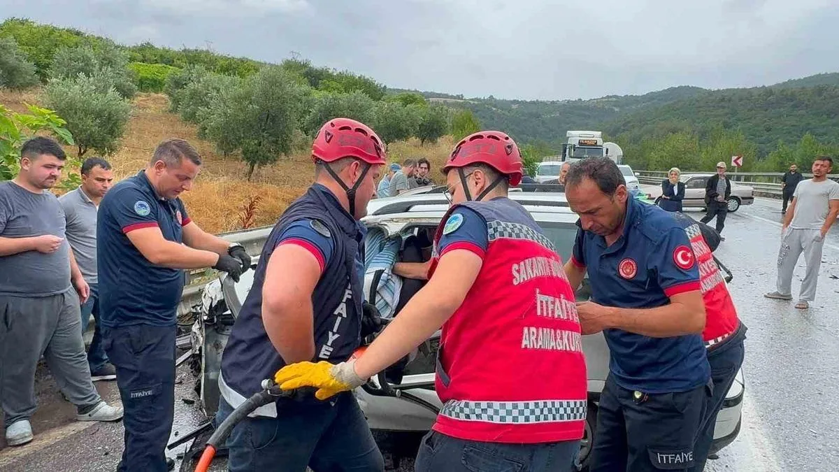 Geyve’de Trafik Kazası: 1 Ölü, 3 Yaralı