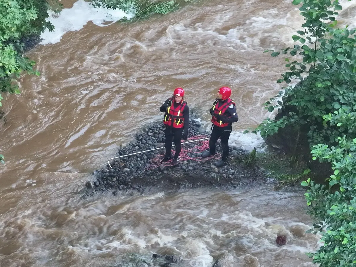 Giresun'daki selden acı haber! Kız kardeşlerin cansız bedenleri bulundu, anne aranıyor 4