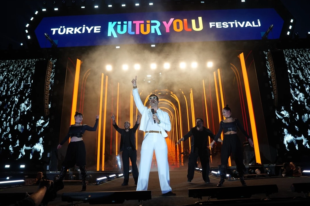 Gökhan Türkmen, Bursa’da Unutulmaz Bir Gece Yaşattı