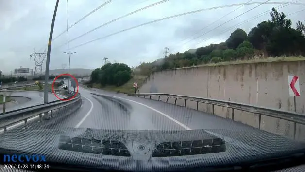 Göktürk’te virajı alamayan aracın takla attığı anlar kamerada