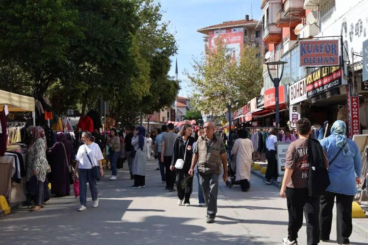 Gölcük Alışveriş Festivali Renkli Kortejle Başladı