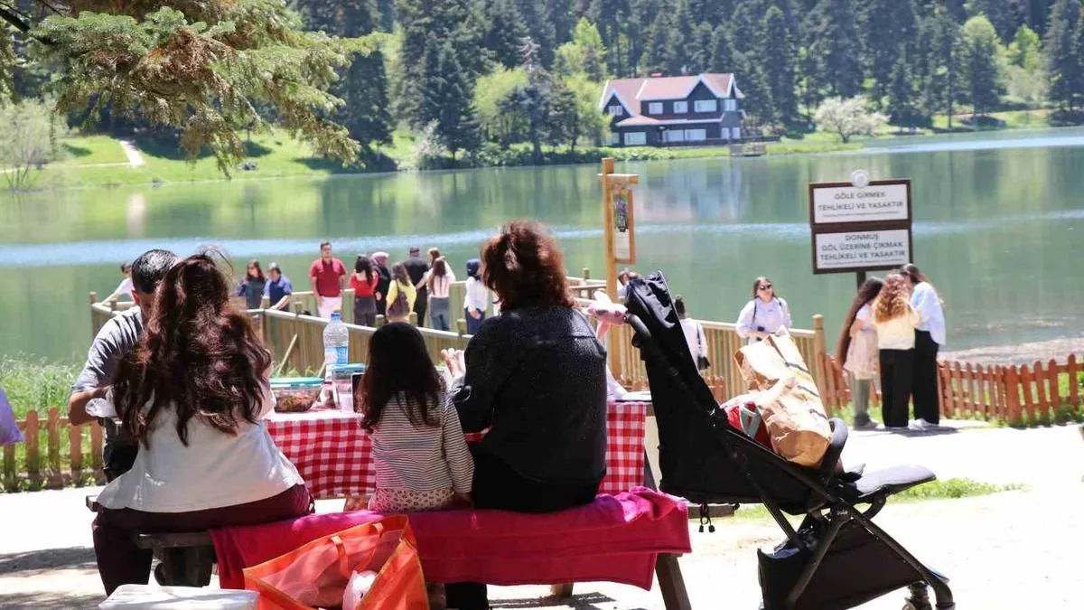 Gölcük Tabiat Parkı, Bayramda Ziyaretçi Akınına Uğradı!