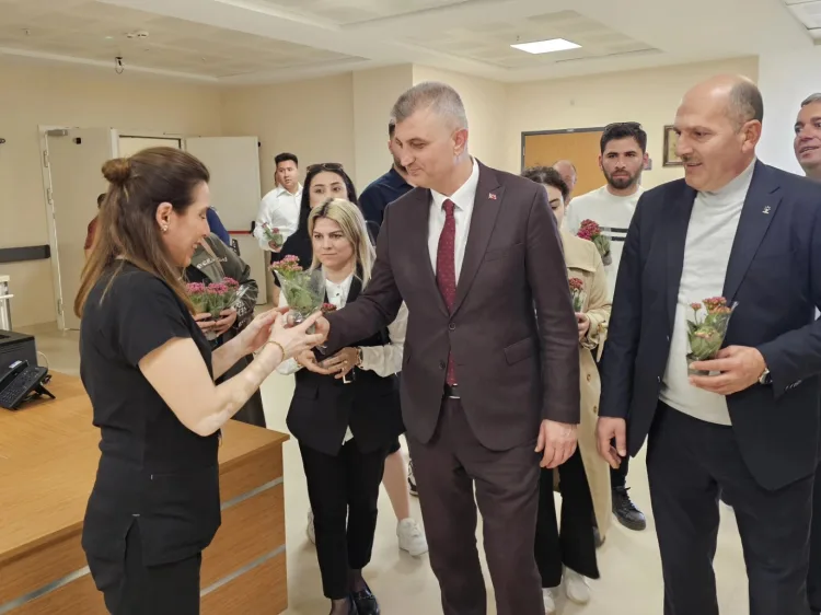 Gölcük’te Hemşireler Günü’nde Sürpriz Kutlama!