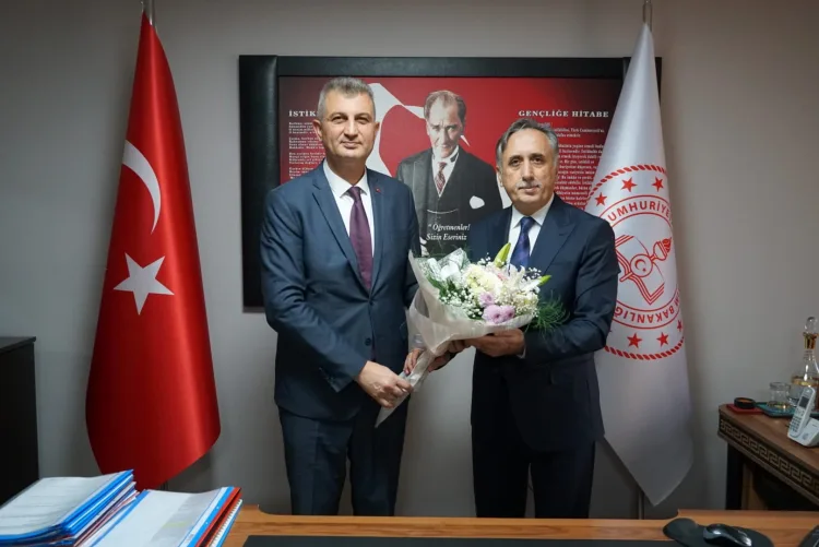 Gölcük’te Öğretmenler Günü Coşkuyla Kutlandı