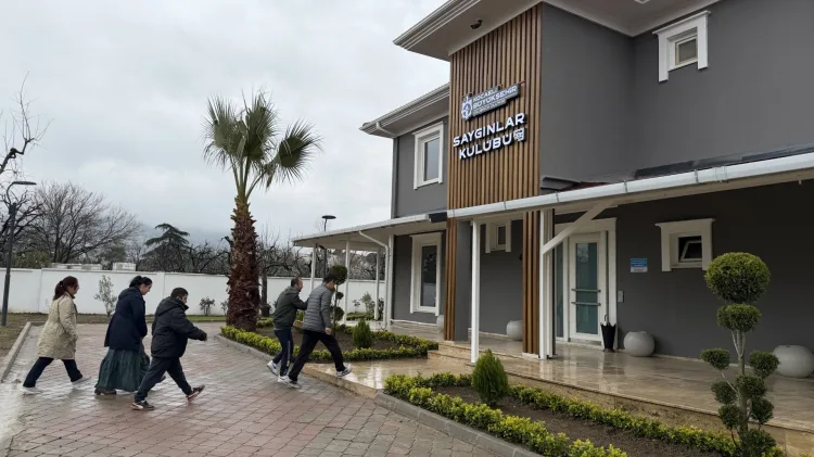 Gölcük’te Yaşlılara Saygı Kulübü Açıldı!