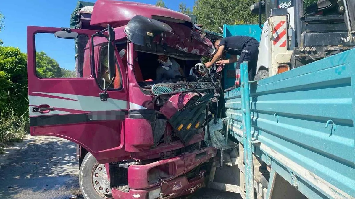 Gördes’te Trafik Kazası: Bir Ölü, İki Yaralı!