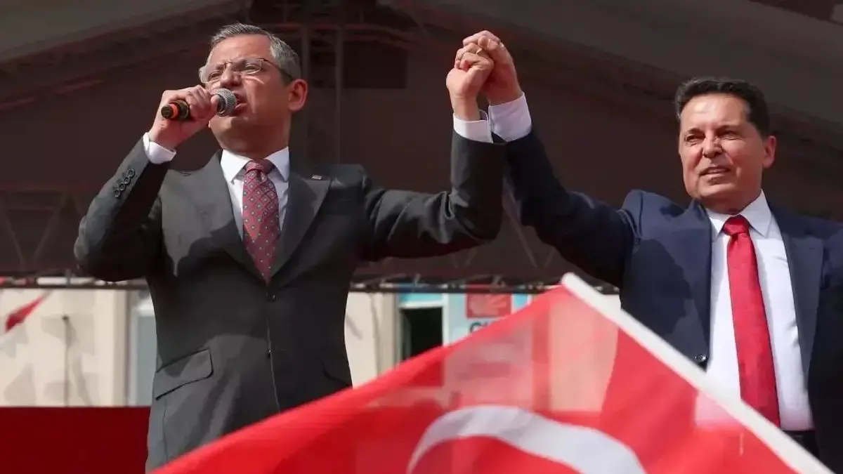 Görevden uzaklaştırılan eski Esenyurt Belediye Başkanı Ahmet Özer Yeni Parti ye katıldı 3