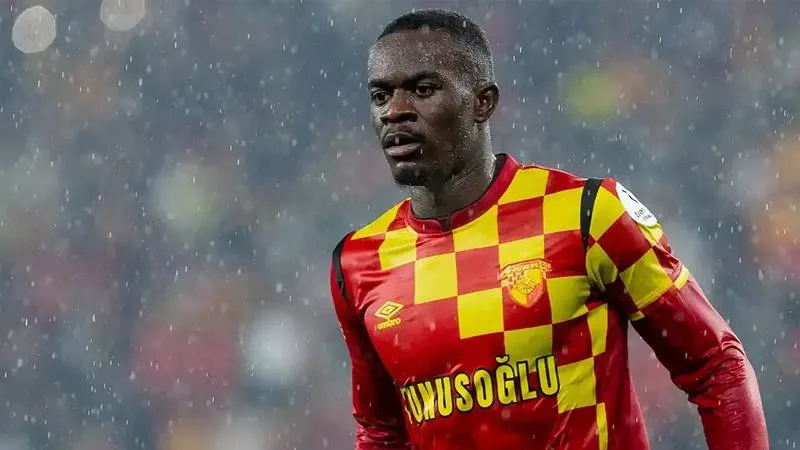 Göztepe’de Transfer Hareketliliği: Dennis Yolda!