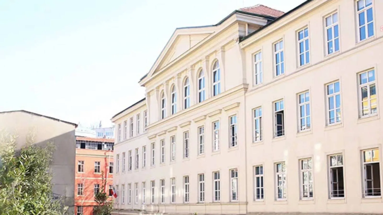 Grevdeki Öğretmenler İçin Mahkemeden Durdurma