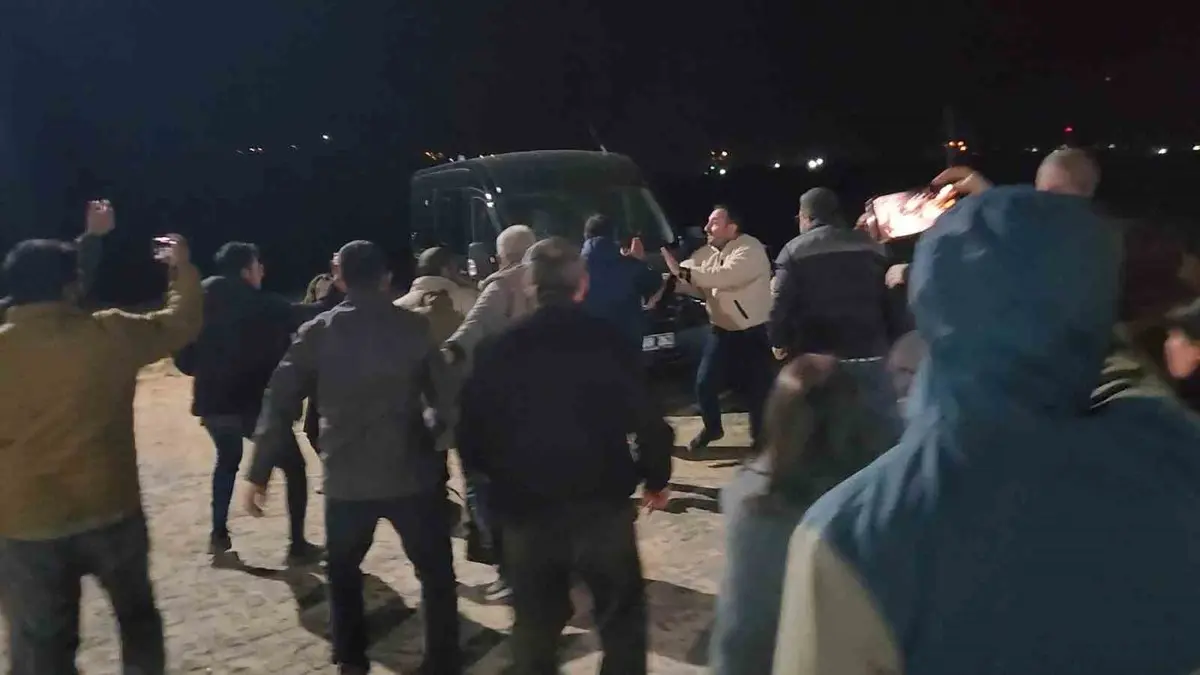 Gülistan Doku nun ailesi isyan etti! Adliye önünde arbede; anne fenalaştı: