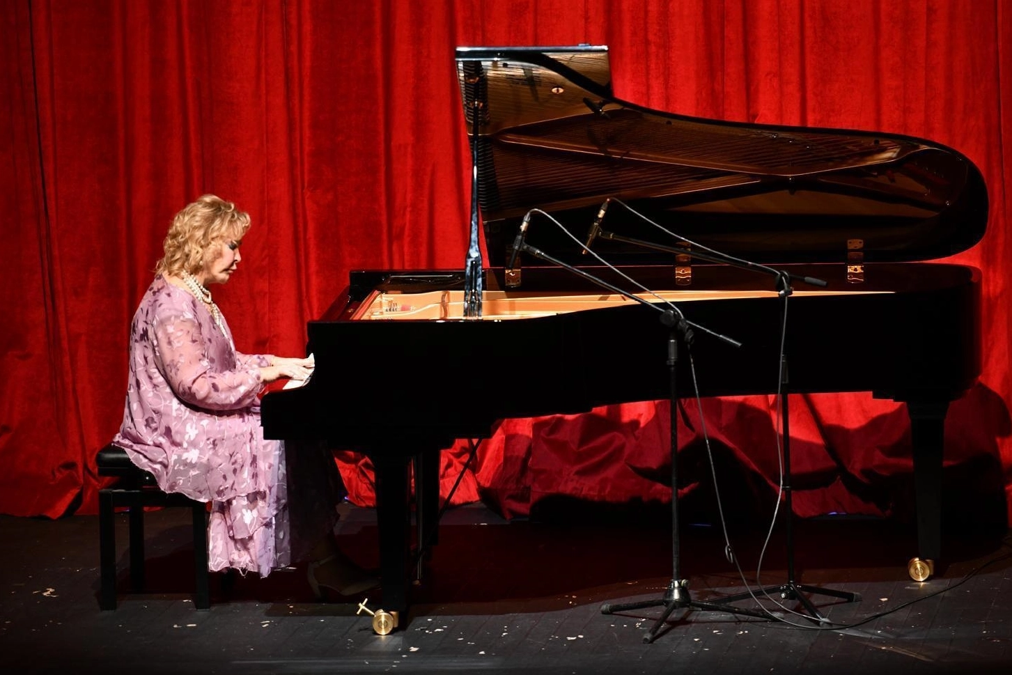 Gülsin Onay Balıkesir’de Unutulmaz Bir Konser Verdi