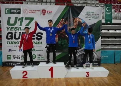 GÜREŞTE YILDIRIM FIRTINASI