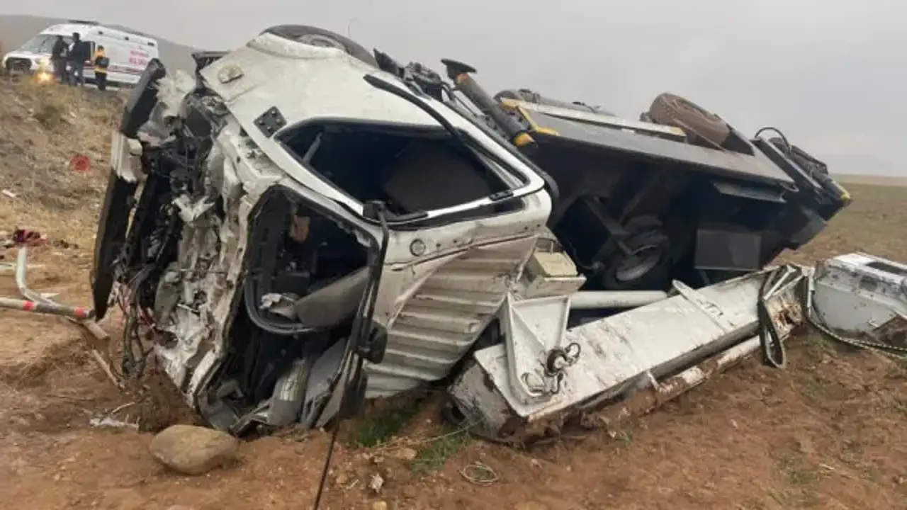 Gürpınar'da feci kaza: 3'ü ağır 10 yaralı