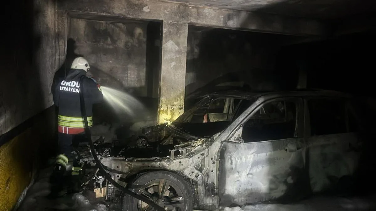 Güzelyalı’da Otoparkta Yangın: 3 Araç Hasar Gördü