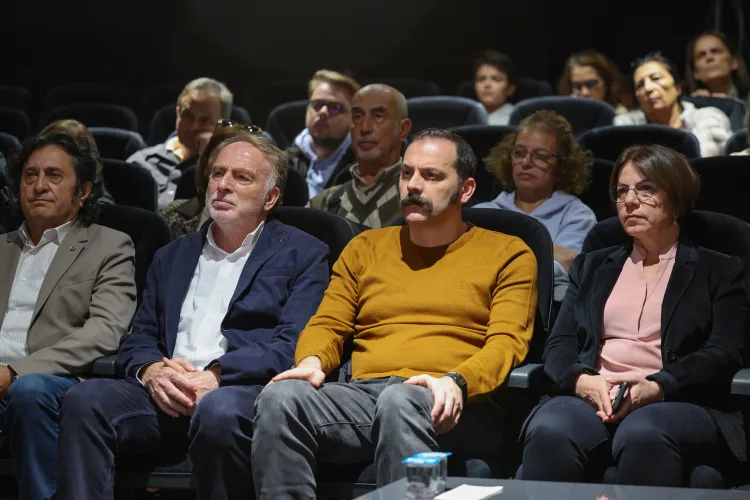 Hacaloğlu: Demokrasi Mücadelesi Umut Veriyor!