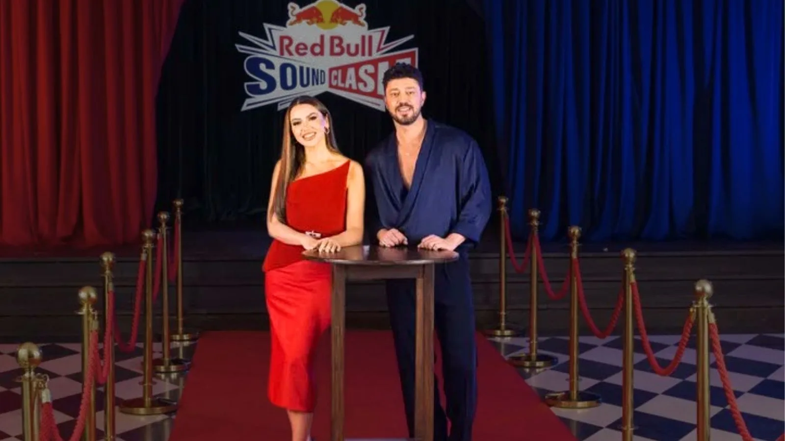 Hadise ve Murat Boz’dan Kostüm Atışması Şov!