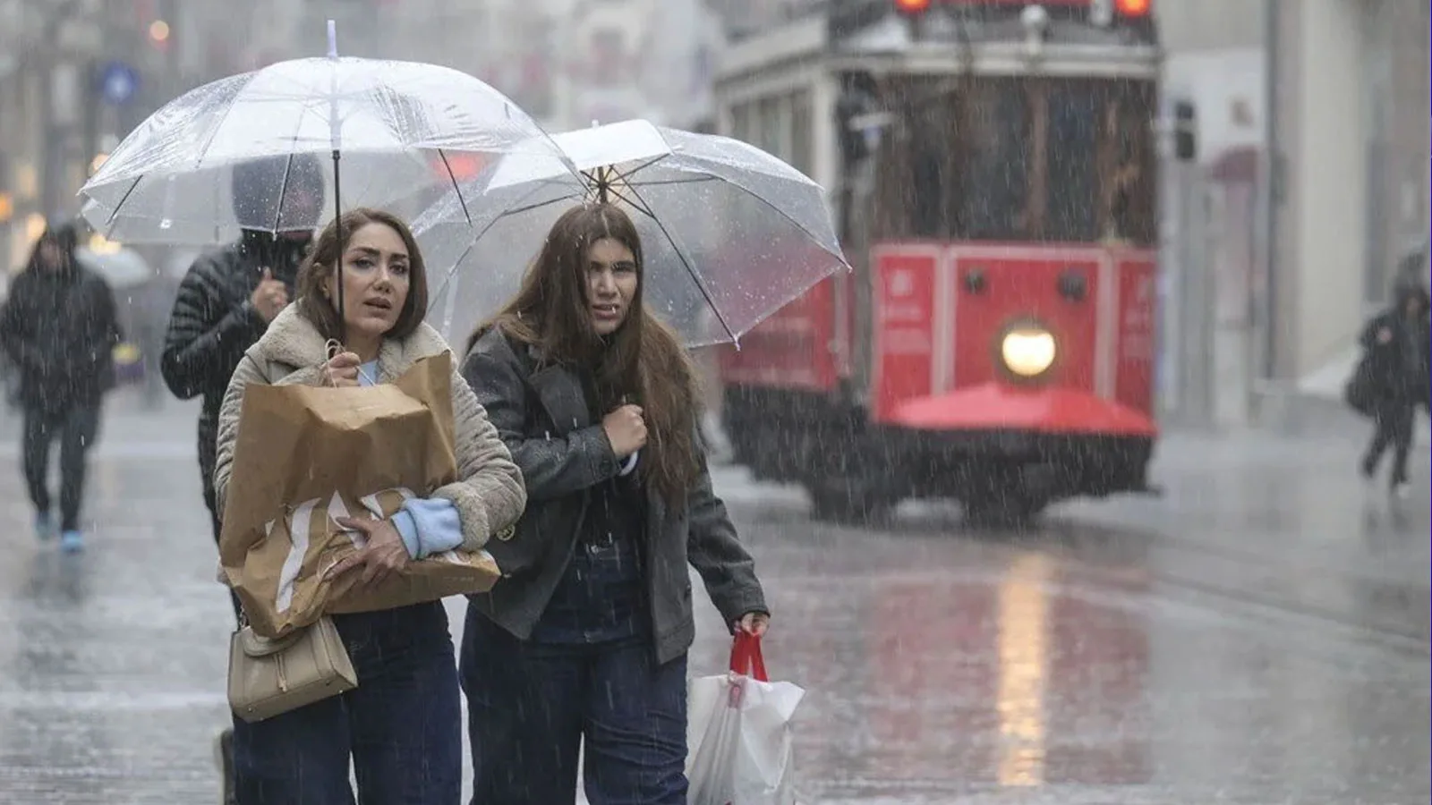 Hafta Sonu Kuvvetli Yağış ve Toz Taşınımı Bekleniyor