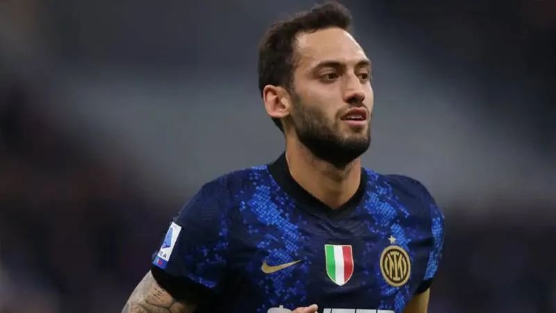 Hakan Çalhanoğlu’nda hafif kas gerilmesi!