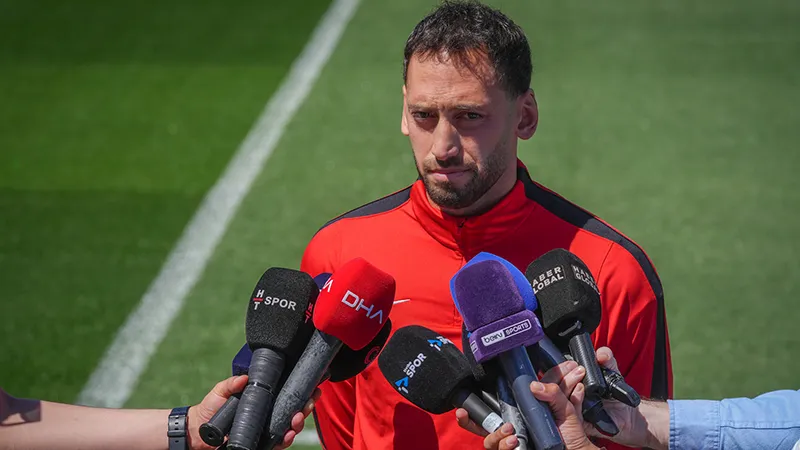 Hakan Çalhanoğlu’ndan TFF Başkanlığı Sinyali!