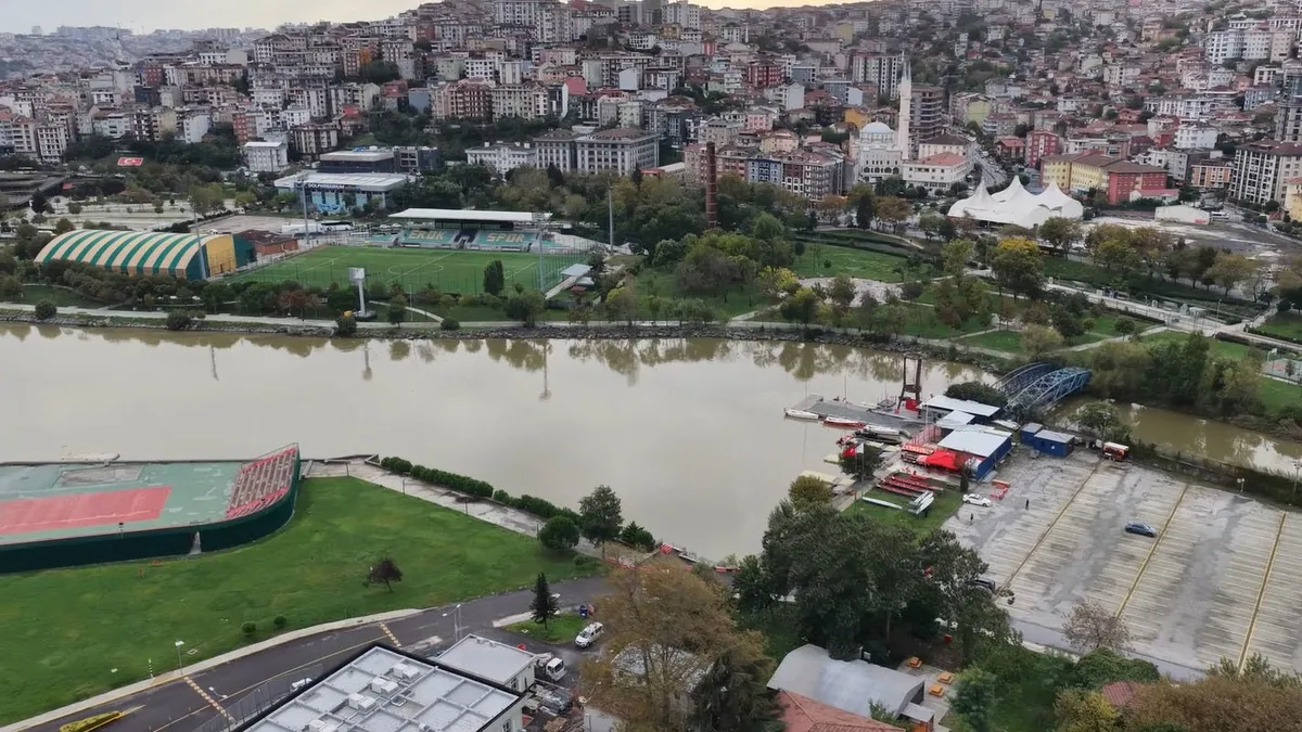 Haliç, Sağanak Sonrası Kahverengiye Büründü!