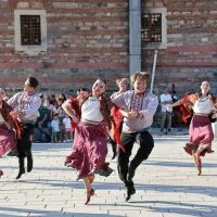 1783538417<em>288</em>Halk-danslari-ruzgari-Bursanin-dort-bir-yanini-sardi.jpeg