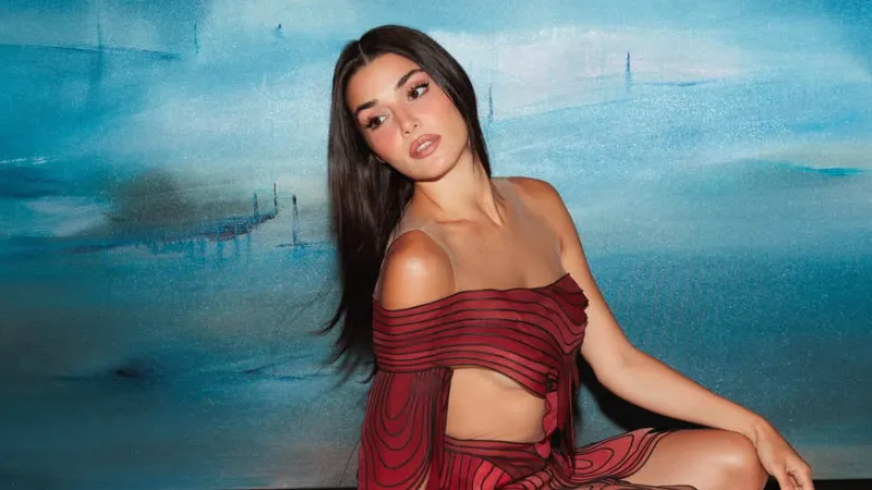 Hande Erçel: İki Kimlik Arasında Sıkışıyorum!