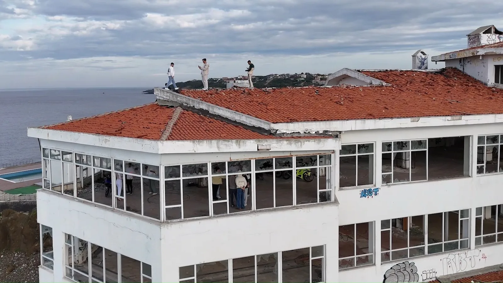 Harabe Haldeki Legend Otel: Tinercilerin Mekanı!