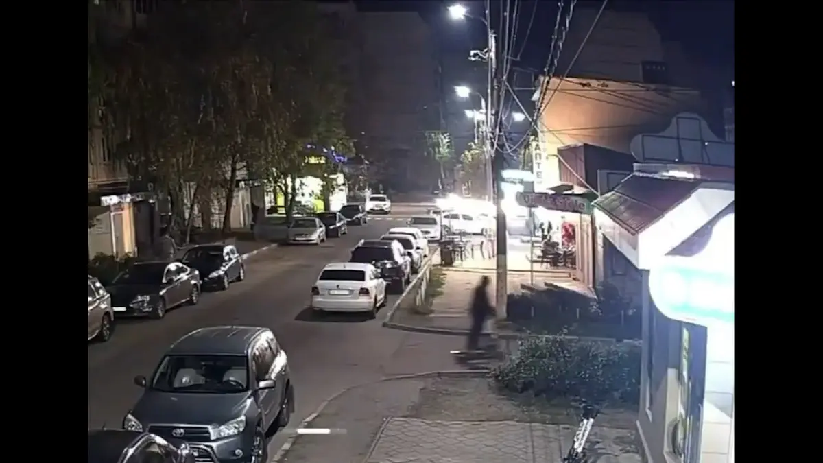Rusya Harkov da marketi vurdu! Alışveriş yapan kadına füze attılar: İşte dehşet anları! 3