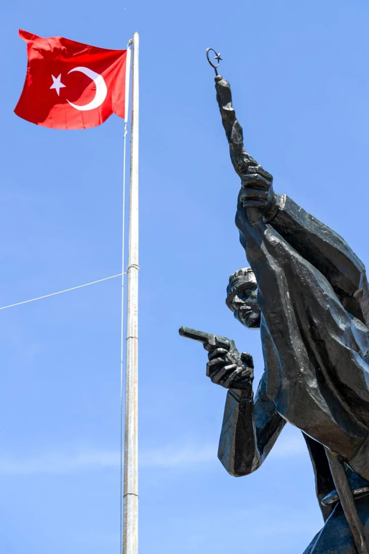 Hasan Tahsin, İzmirlilerin Kahramanı Olarak Anıldı