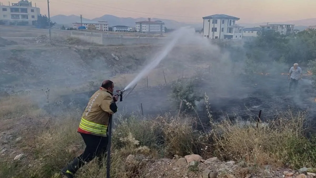 Hassa’da Bahçelik Alanda Yangın Paniği!