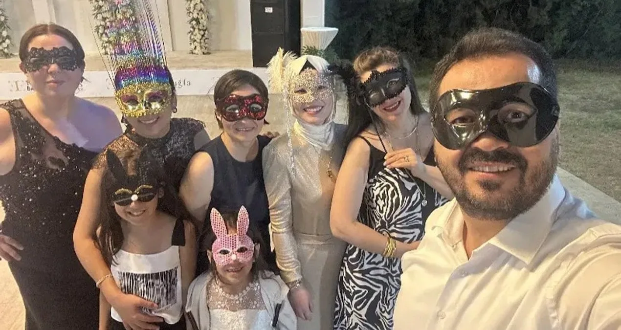 Hastane Çalışanları Lüks Maskeli Balo Düzenledi