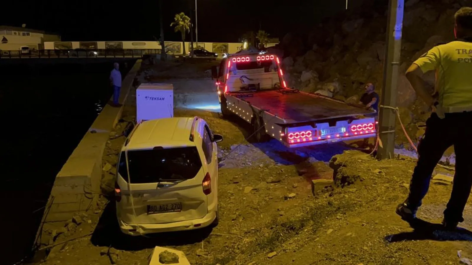 Hatay’da Enkaz Yolu Kazalara Davetiye Çıkardı!