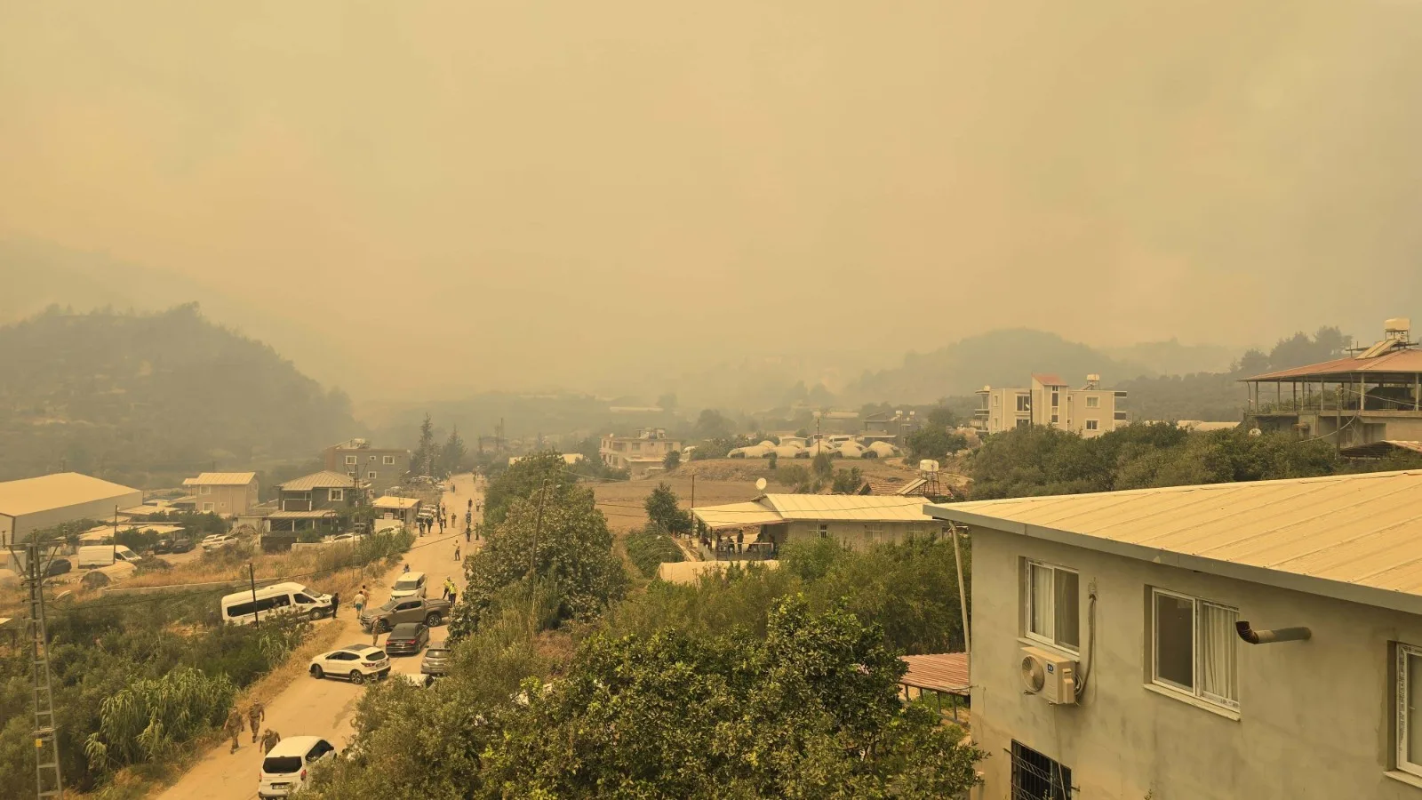 Hatay’da Orman Yangını Evleri Tehdit Ediyor!