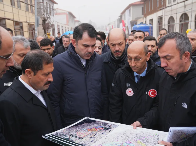 Bakan Murat Kurum Hatay'da inşaat çalışmaları inceliyor