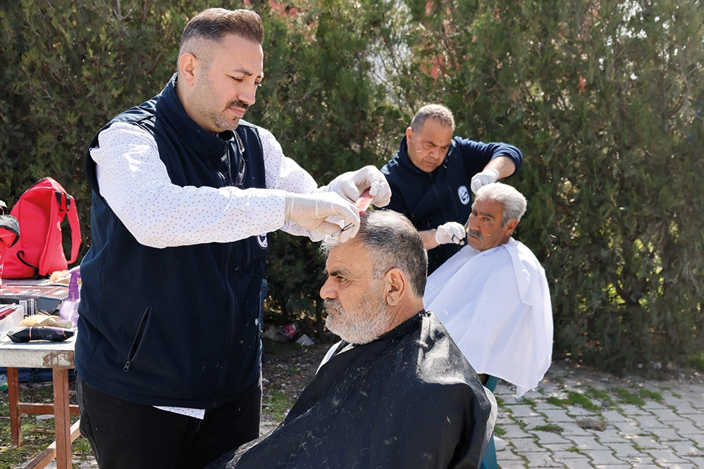 Hatay’da Yaşlılara Ücretsiz Berber Hizmeti Başladı