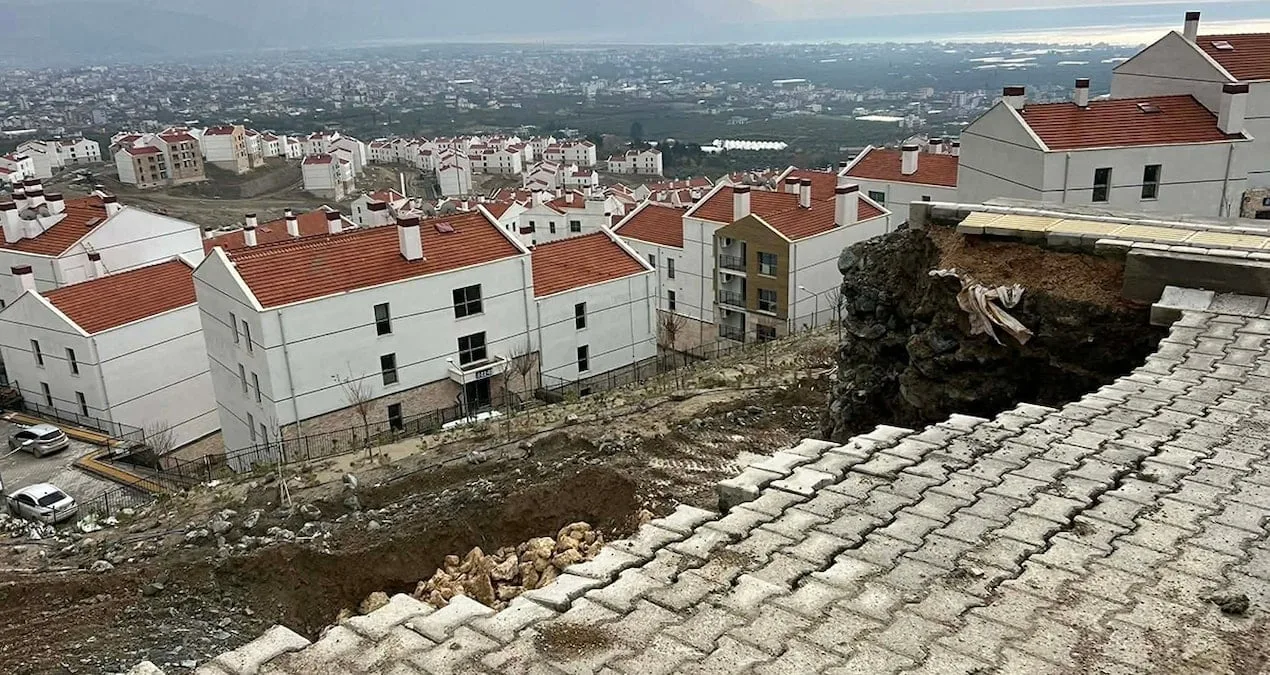 Hatay’daki TOKİ Evleri ‘Toplu Mezar’ İddiası!