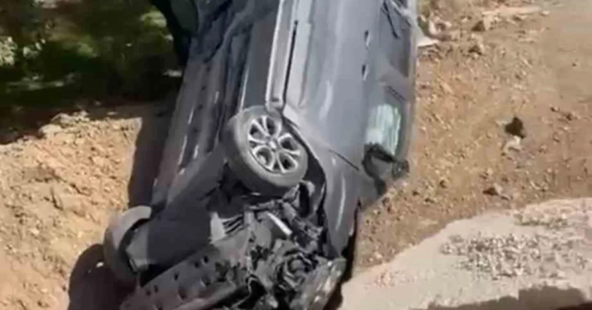 Hava Yastığı Kurtardı: Kamyonet Takla Attı!