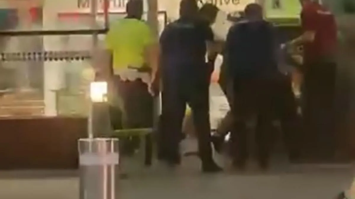 Havalimanında Bıçaklı Saldırı: 4 Polis Yaralı!