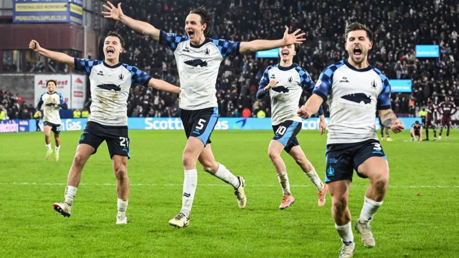 Hearts, Falkirk’i yenip şampiyonluk yolunda ilerliyor!