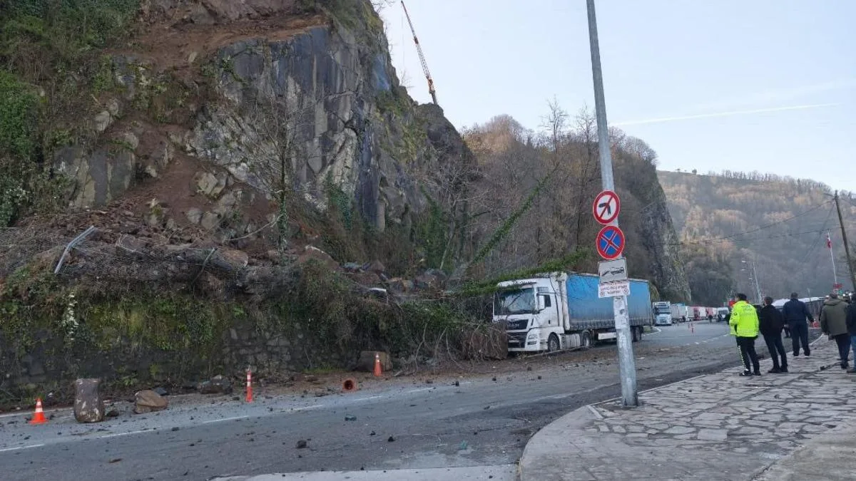 Heyelan Tırı Vurdu, Panik Yaşandı!