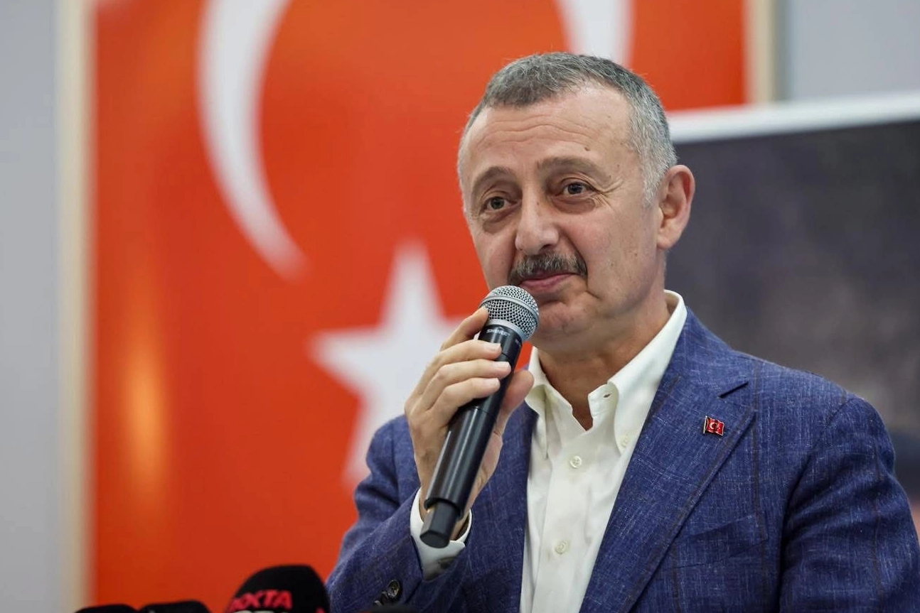 Hizmette Kararlıyız, Eleştirilere Kulak Asmıyoruz