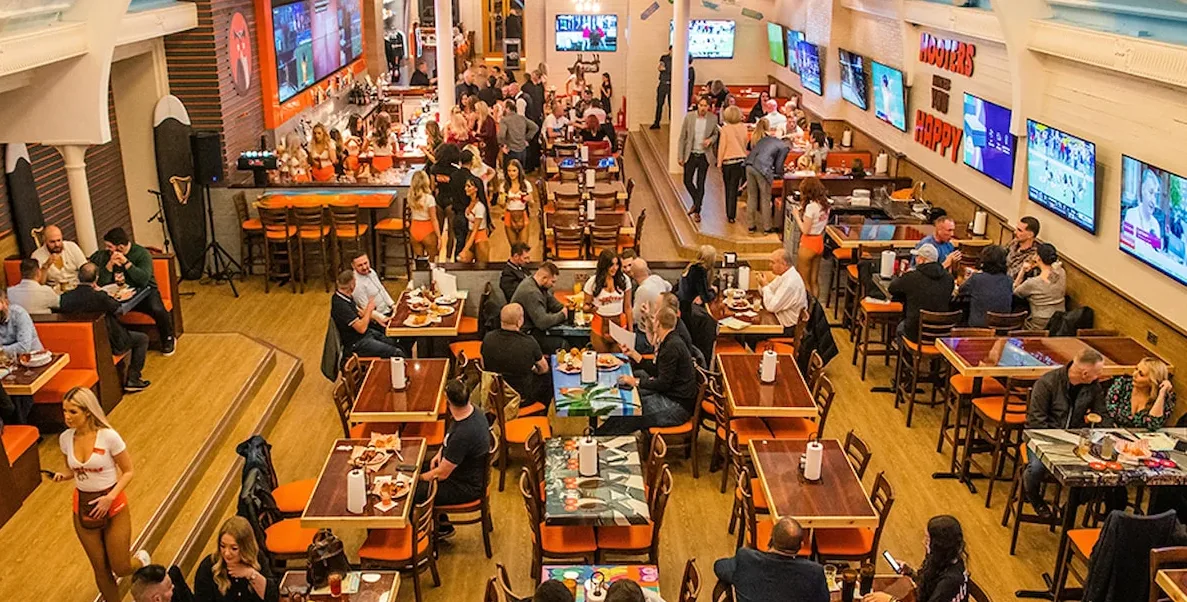 Hooters Restoranı