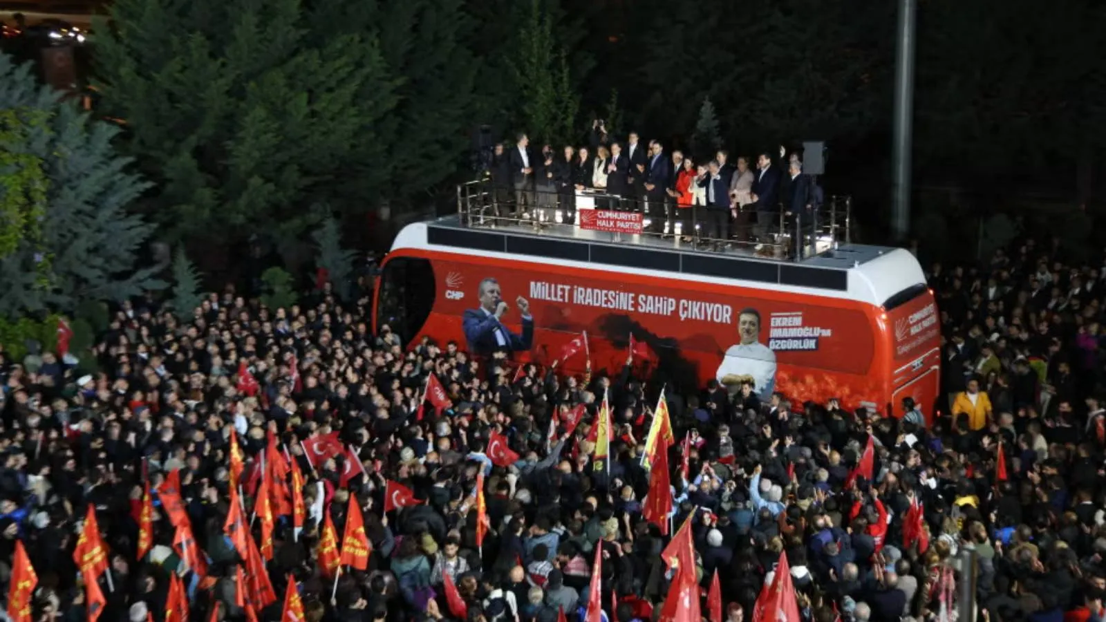 HRW: CHP’ye Darbe, Demokrasiye Ağır Zarar!